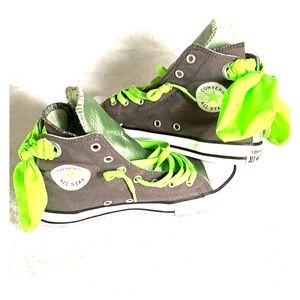 Converse size 3 (No 🕒 2 lace)